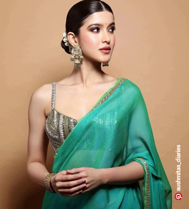 simple hairstyle for saree - low bun