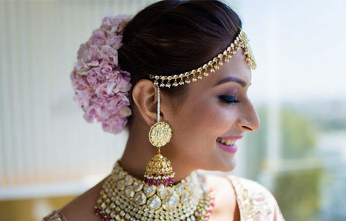 bridal bun with flower -9