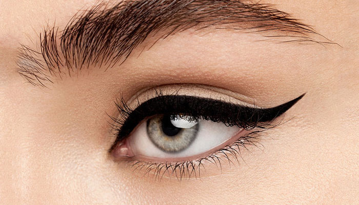 WINGED EYELINER TUTORIAL 101 - 1