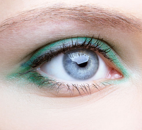 Festive Eye Makeup Using Green Eyeliners - 5