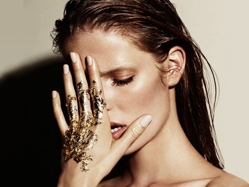 Get That Midas Touch With The Metallic Makeup Trend