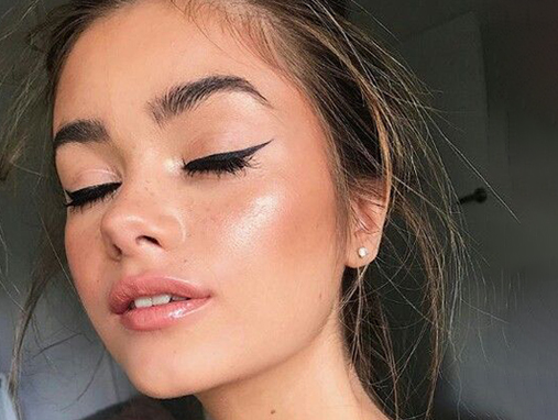 HOW TO GET THE ‘60S BABY-DOLL LOOK IN 4 EASY STEPS