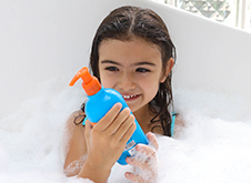 WOW Skin Science Kids Orange 3 in 1 Tip to Toe Wash - Shampoo + Conditioner + Bodywash step1