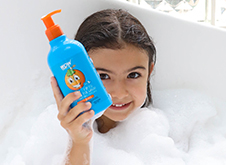WOW Skin Science Kids Orange 3 in 1 Tip to Toe Wash - Shampoo + Conditioner + Bodywash step2